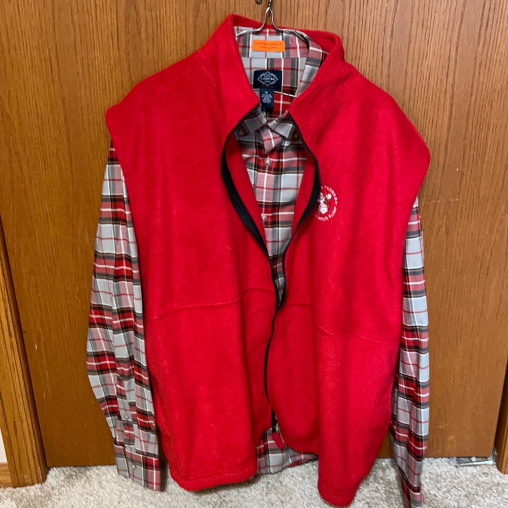 Men’s red fleece vest